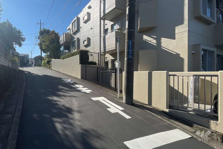 敷地東側の前面道路
