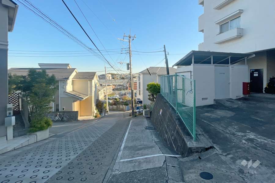 敷地東側の前面道路