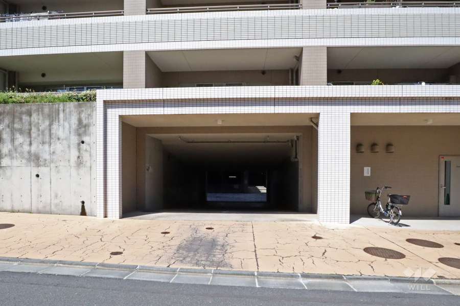 駐車場入口（敷地南東側）