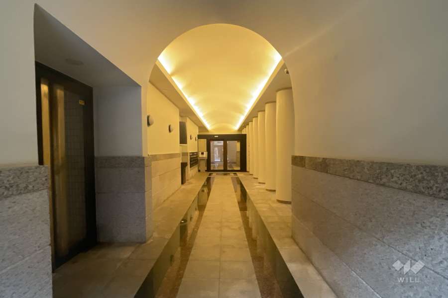 エントランスはオートロック付きです。