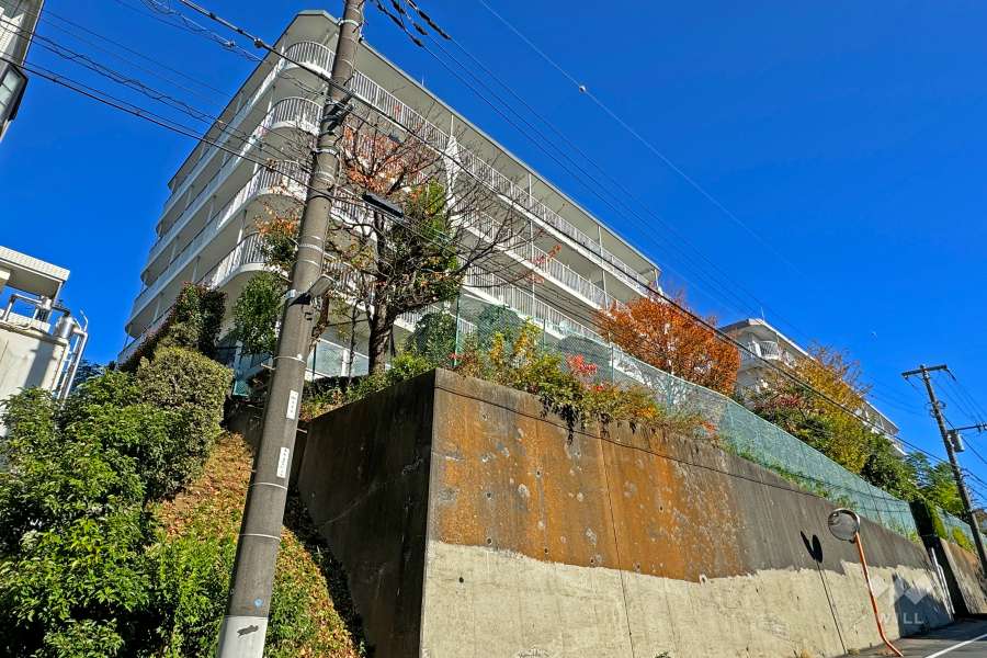 イトーピア宮前平マンションの外観（南西側から）