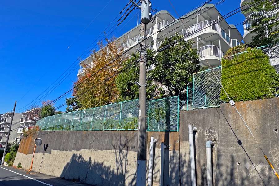 イトーピア宮前平マンションの外観（南東側から）