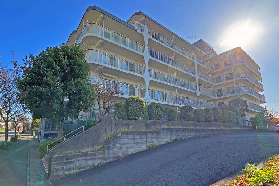 イトーピア宮前平マンションの外観（北西側から）