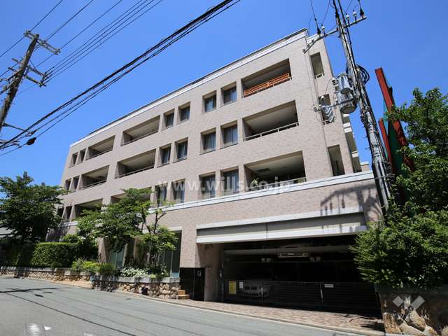メープル芦屋セレヴィの外観（南東側から）