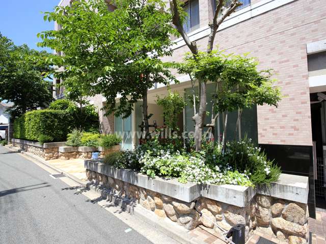 エントランス前の植栽スペース