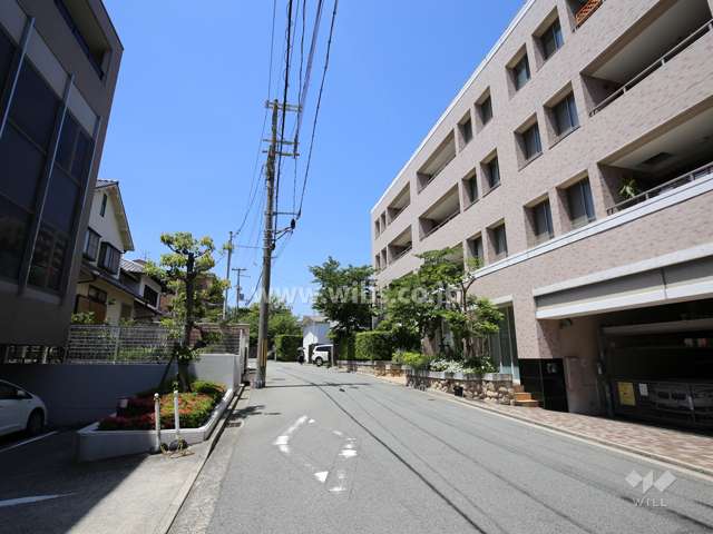 敷地南側の前面道路