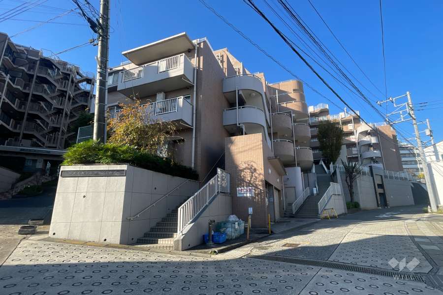 コスモ梶ヶ谷グランヒルズの外観（北東側から）