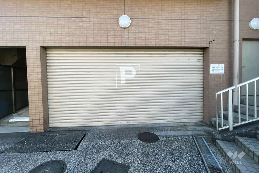 敷地内駐車場（シャッター付き）