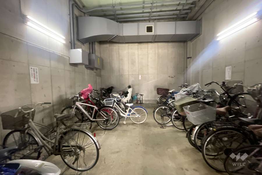 屋内に設けられた駐輪場