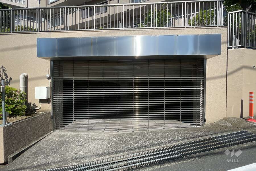 駐車場の出入り口（リングシャッター付き）