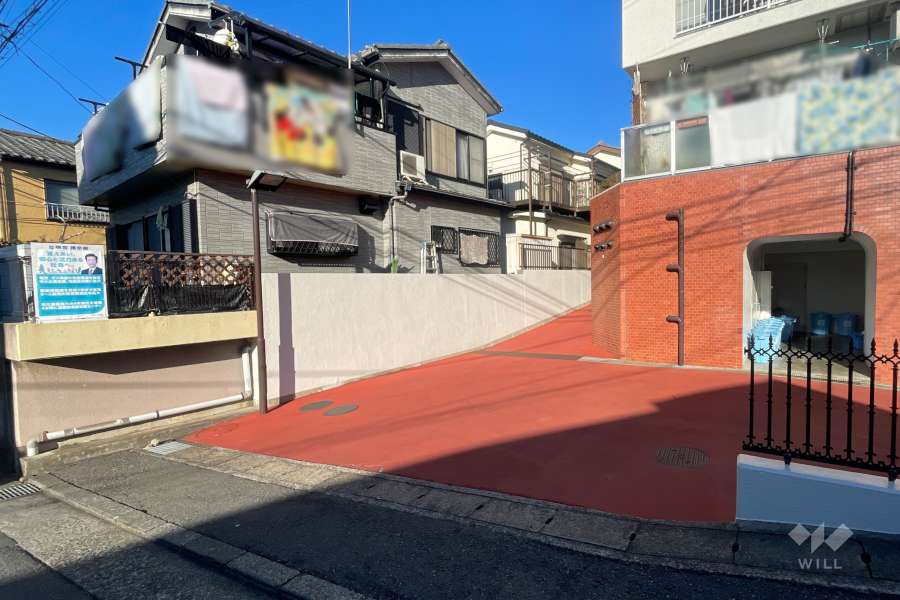 駐車場の出入り口