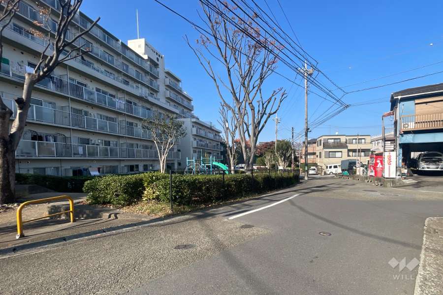 敷地東側の前面道路