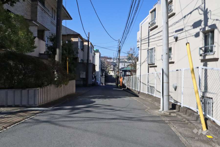 敷地南側の前面道路