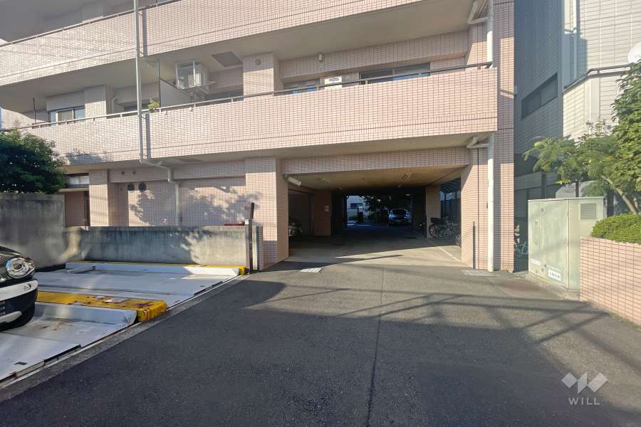 敷地内駐車場（屋外機械式・屋内平面式）