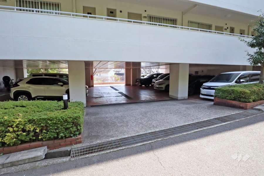 敷地内駐車場（屋内平面式）