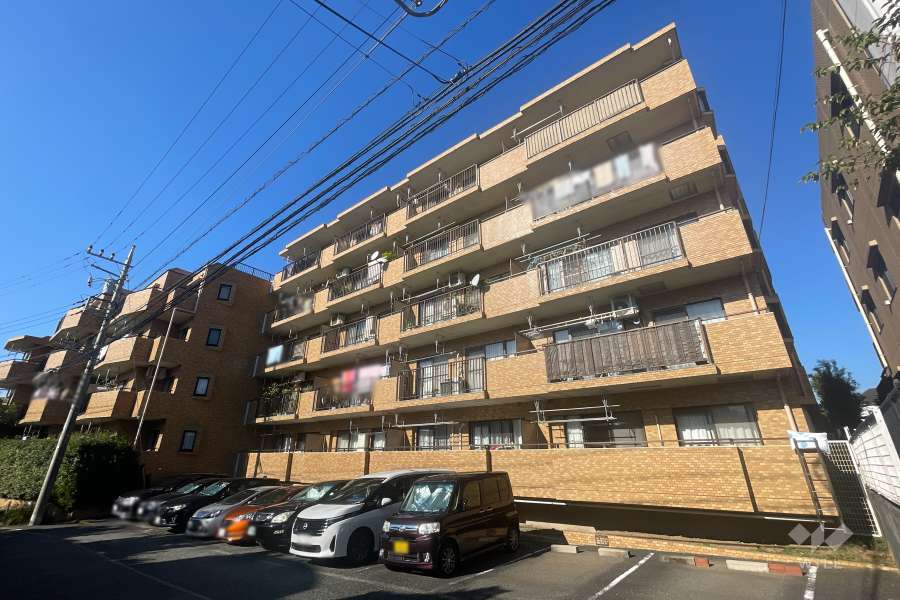 ライオンズマンションたまプラーザ第6の外観（南東側から）