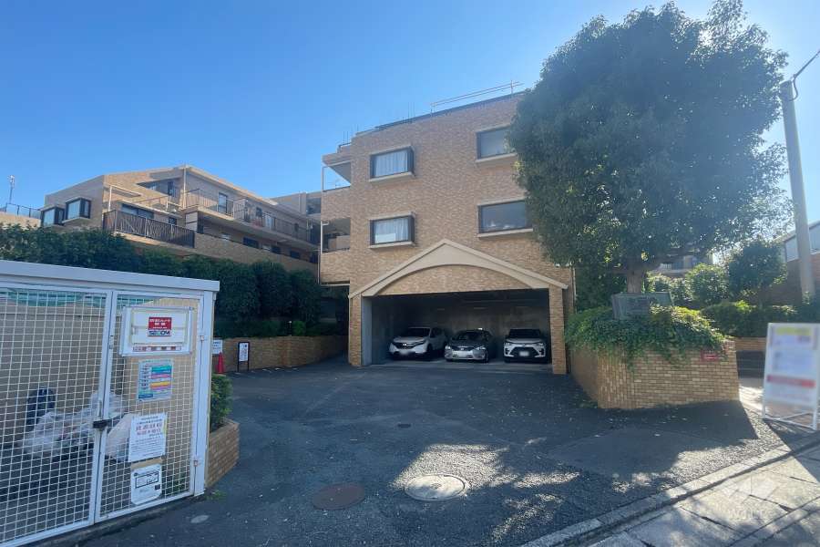 ライオンズマンションたまプラーザ第6の外観（北東側から）