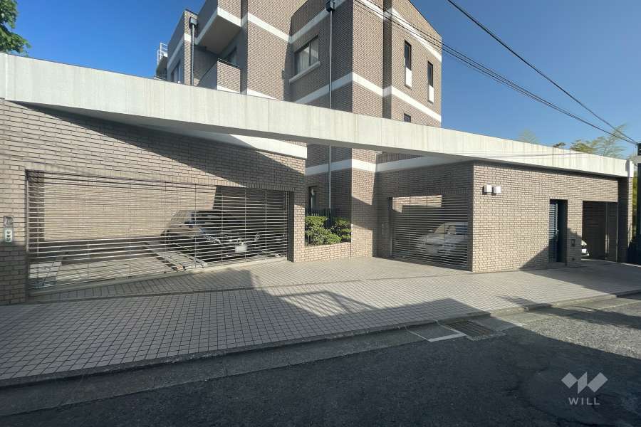 駐車場の出入り口（リングシャッター付き）