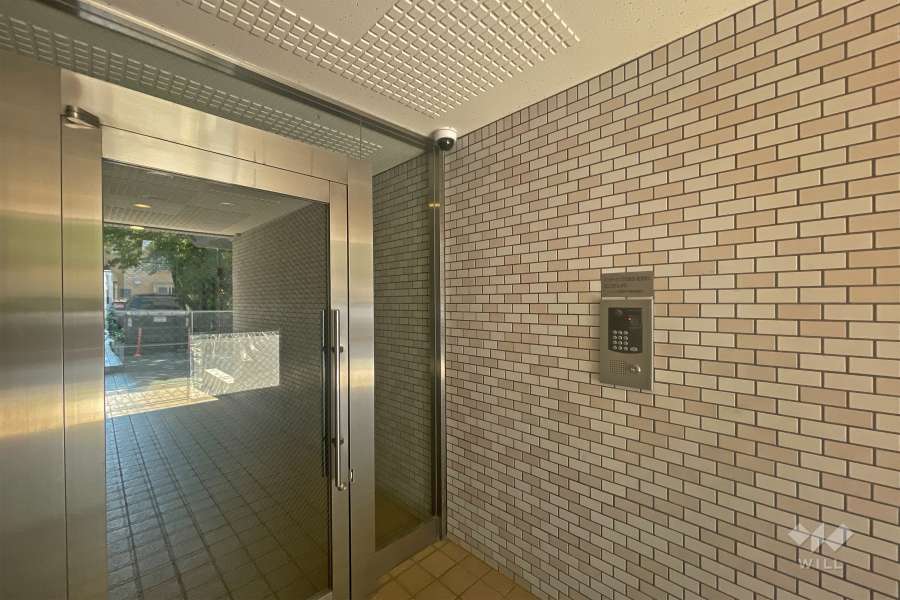 エントランスはオートロック付きです。