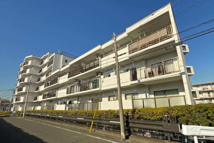 コスモ宮前平の外観（南側から）