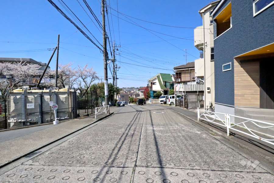 敷地南西側の前面道路