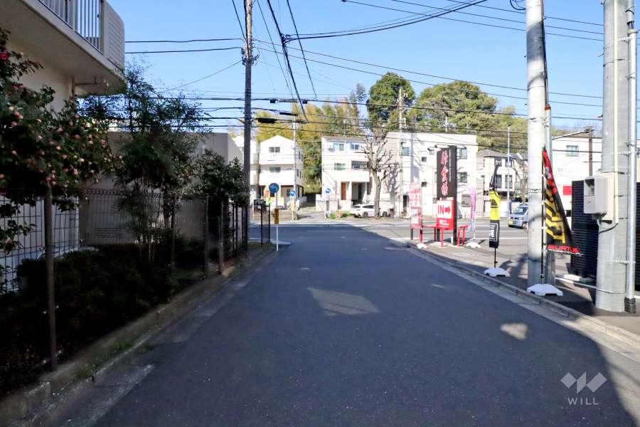 敷地東側の前面道路