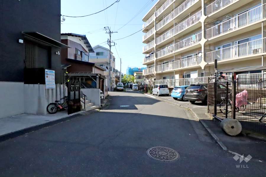 敷地南側の前面道路