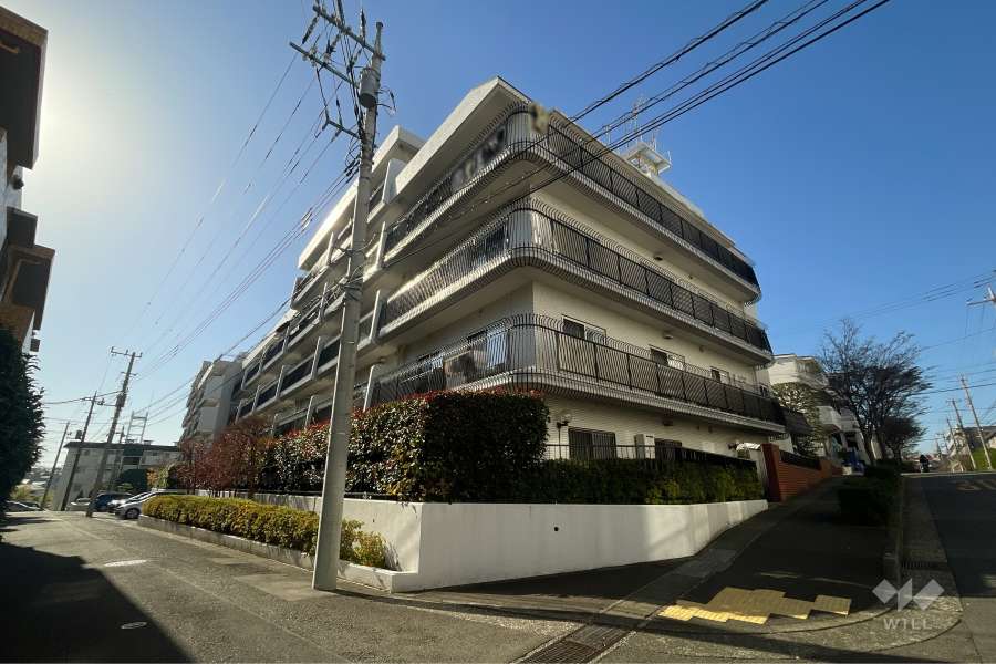 秀和宮崎台レジデンスの外観（北東側から）