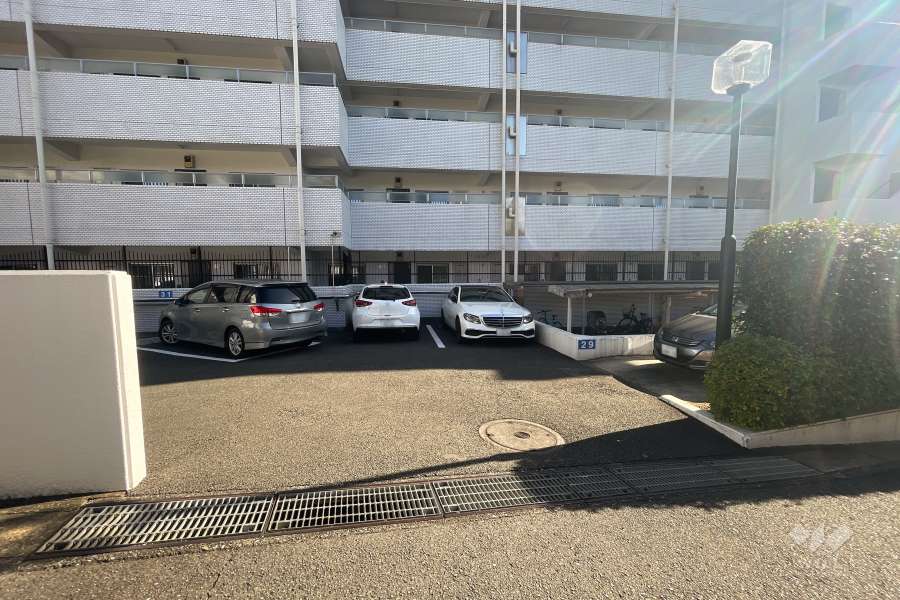 駐車場の出入り口・敷地内駐車場（屋外平面式）