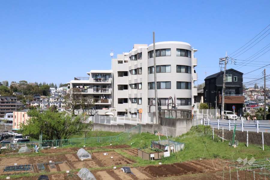 クリオ南生田壱番館の外観(南西側から)