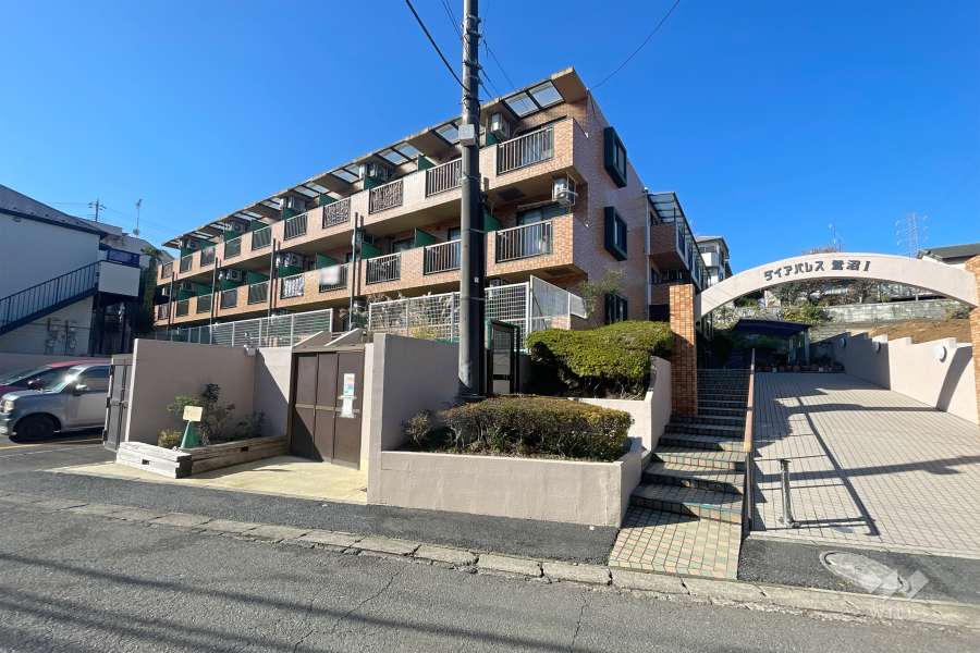 ダイアパレス鷺沼１の外観（東側から）