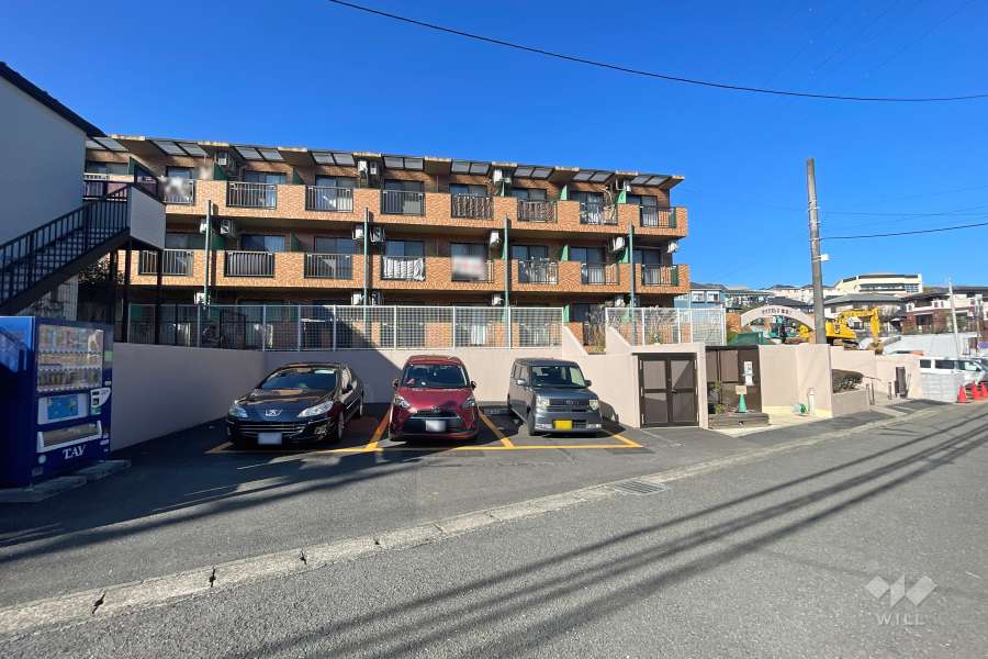 ダイアパレス鷺沼１の外観（南東側から）