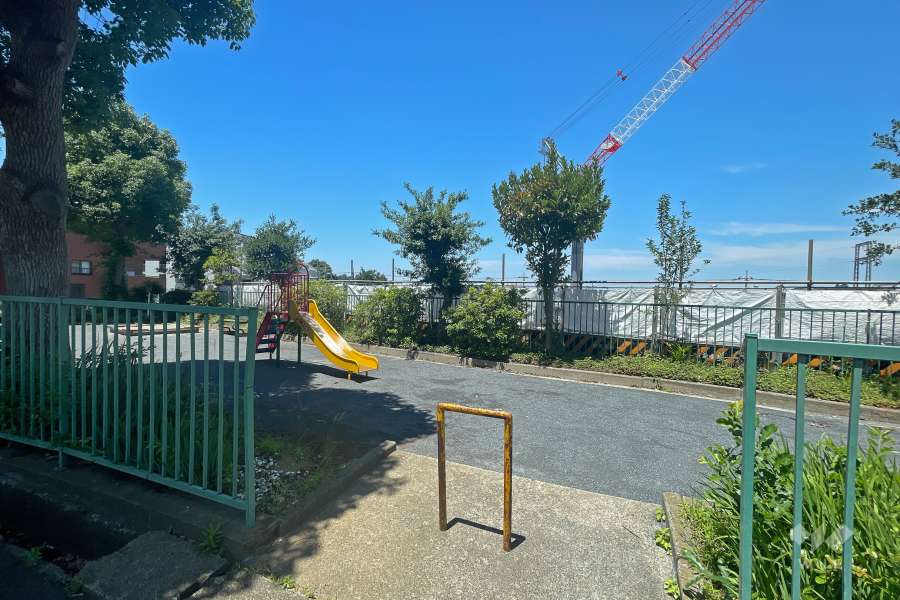 敷地の北東側には『小台北公園』があります。
