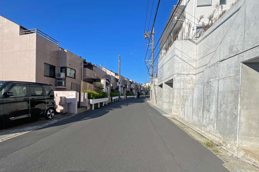 敷地北側の前面道路