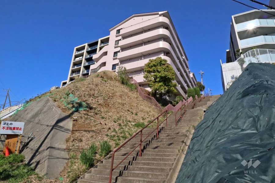 東建ニューハイツ鷺沼の外観（南西側から）