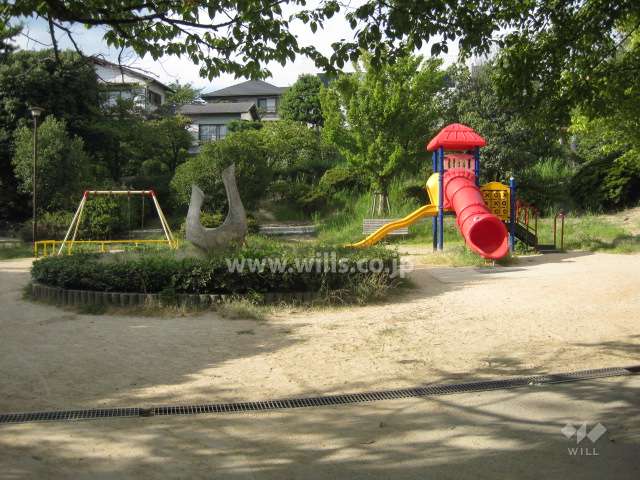 南側に公園があります。