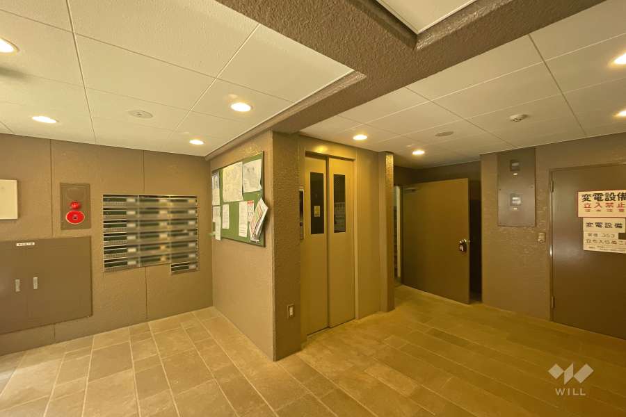 集合ポストとエレベーター