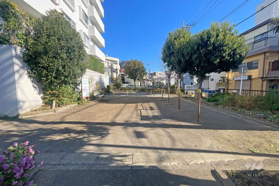 敷地南側に隣接する『有馬2丁目公園』