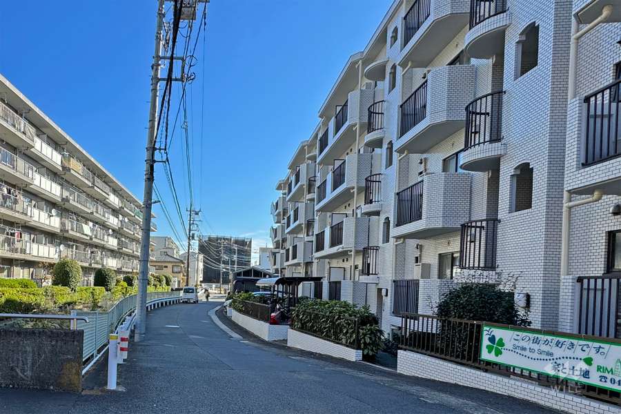 敷地南側の前面道路