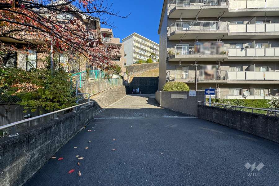 駐車場の出入り口