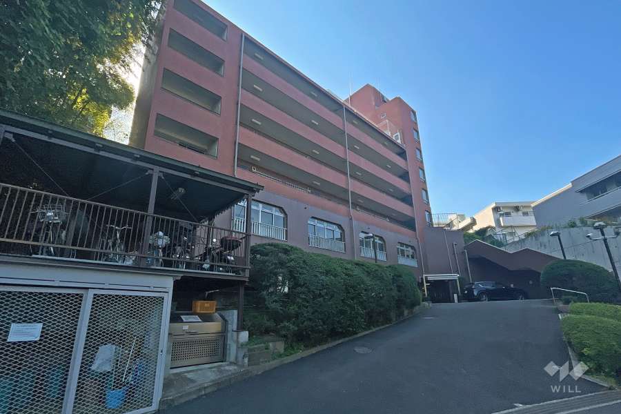 シャンボール鷺沼の外観（北東側から）