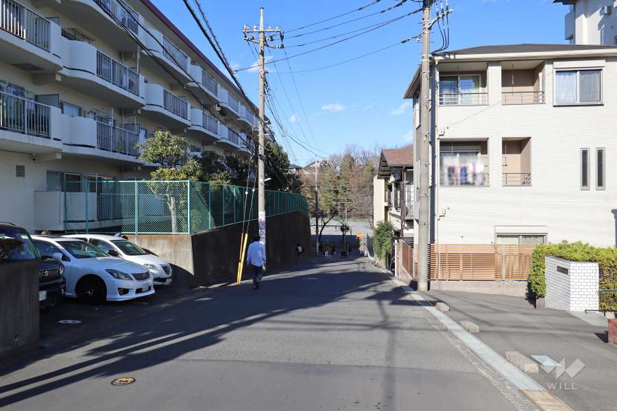 敷地西側の前面道路　