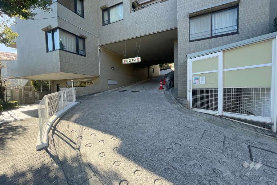 駐車場の出入り口