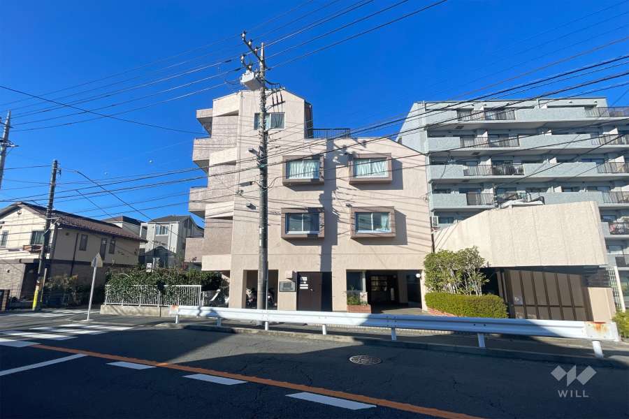 ライオンズマンション鷺沼の外観（東側から）