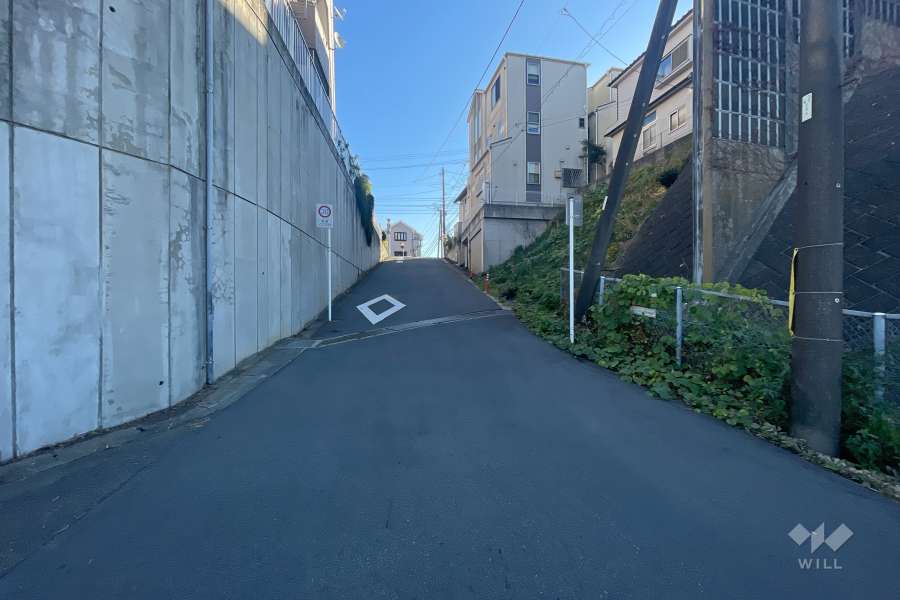 敷地南側の前面道路