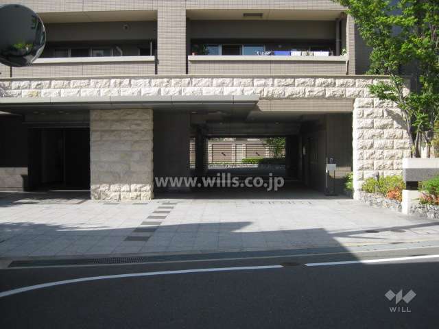 駐車場入り口（リングシャッター付き）