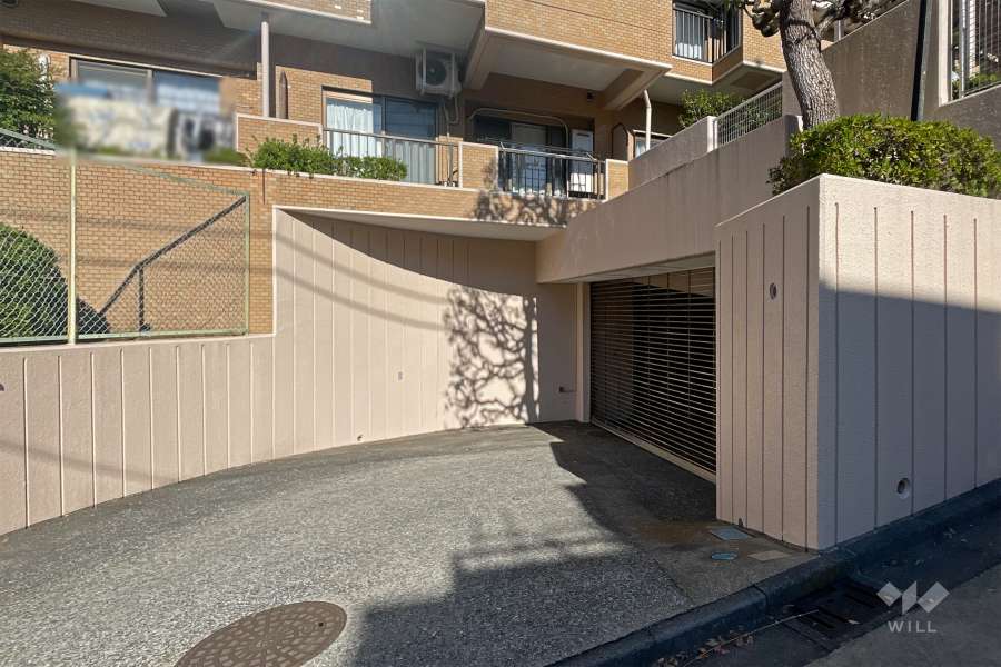 駐車場の出入り口（リングシャッター付き）