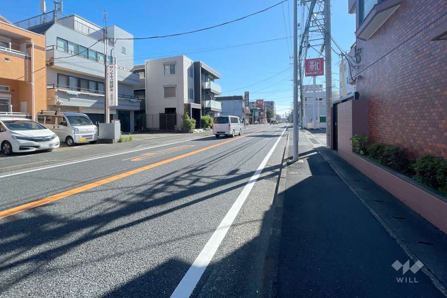 敷地北東側の前面道路