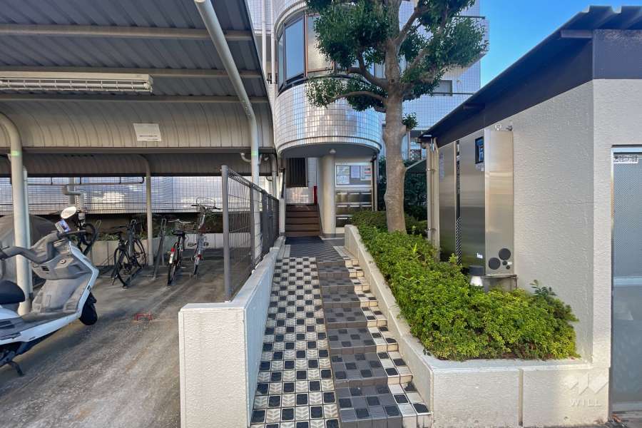 住戸入り口へのアプローチ