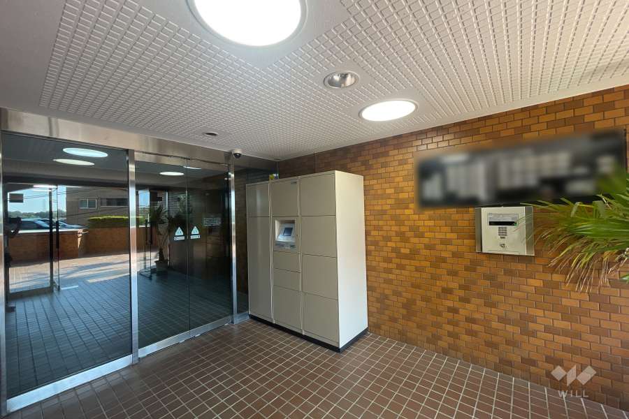 エントランスはオートロック付きです。